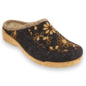 Taos Woolderness 2 Wool Slide On Clog With Embroidered Flowers Size 8-8.5 EU 39